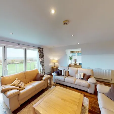 Silversands House - The Bay Filey, Sleeps 8-10, 2 Dogs Welcome * Reighton