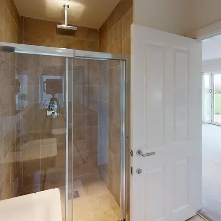 Silversands House - The Bay Filey, Sleeps 8-10, 2 Dogs Welcome Reighton