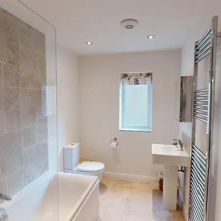 Silversands House - The Bay Filey, Sleeps 8-10, 2 Dogs Welcome Holiday home Reighton