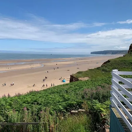 Silversands House - The Bay Filey, Sleeps 8-10, 2 Dogs Welcome Holiday home *