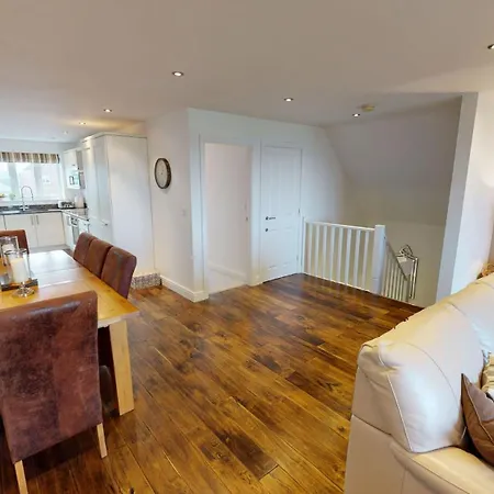 Silversands House - The Bay Filey, Sleeps 8-10, 2 Dogs Welcome Holiday home *