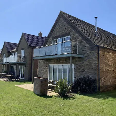 Silversands House - The Bay Filey, Sleeps 8-10, 2 Dogs Welcome *