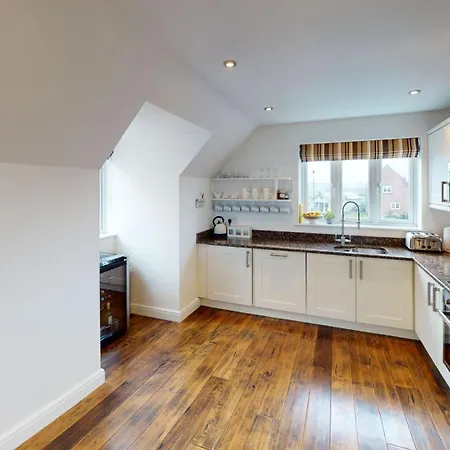 Silversands House - The Bay Filey, Sleeps 8-10, 2 Dogs Welcome Reighton