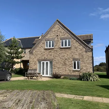 Silversands House - The Bay Filey, Sleeps 8-10, 2 Dogs Welcome * Reighton