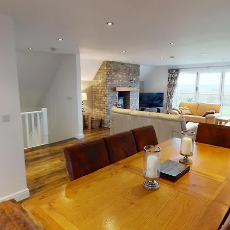 Silversands House - The Bay Filey, Sleeps 8-10, 2 Dogs Welcome Holiday home