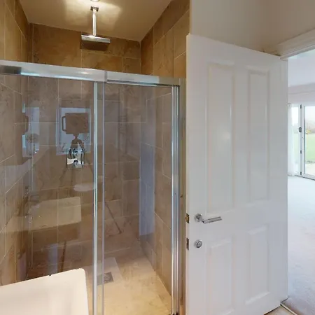 Silversands House - The Bay Filey, Sleeps 8-10, 2 Dogs Welcome Holiday home *