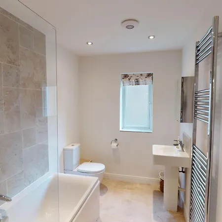 Holiday home Silversands House - The Bay Filey, Sleeps 8-10, 2 Dogs Welcome Reighton