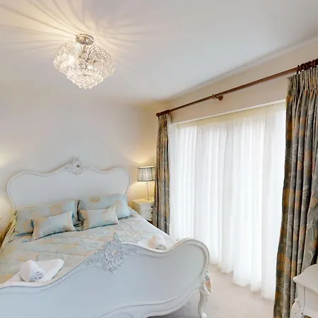 Silversands House - The Bay Filey, Sleeps 8-10, 2 Dogs Welcome *