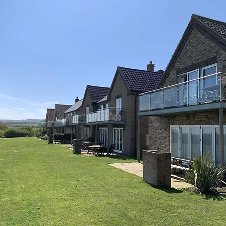 Silversands House - The Bay Filey, Sleeps 8-10, 2 Dogs Welcome Reighton