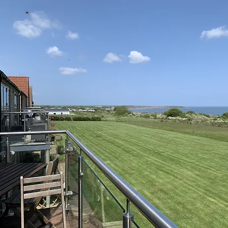 Silversands House - The Bay Filey, Sleeps 8-10, 2 Dogs Welcome * Reighton