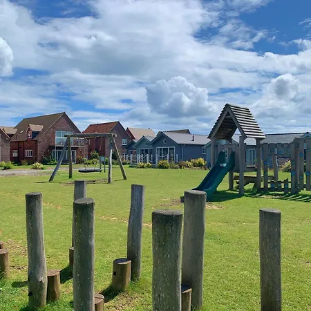 Silversands House - The Bay Filey, Sleeps 8-10, 2 Dogs Welcome * Reighton