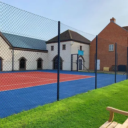 Holiday home Silversands House - The Bay Filey, Sleeps 8-10, 2 Dogs Welcome *