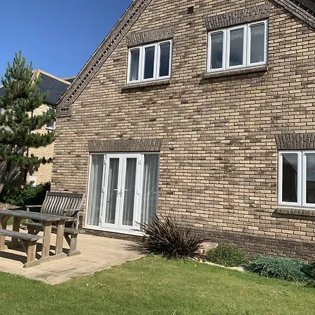 Silversands House - The Bay Filey, Sleeps 8-10, 2 Dogs Welcome Holiday home