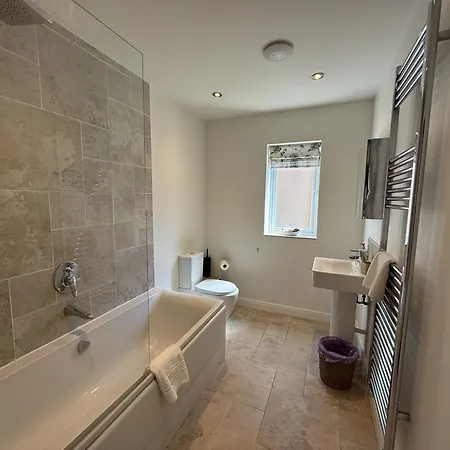 Silversands House - The Bay Filey, Sleeps 8-10, 2 Dogs Welcome * Reighton