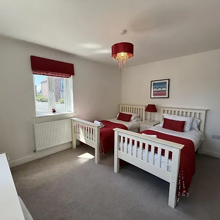 Дом отдыха Silversands House - The Bay Filey, Sleeps 8-10, 2 Dogs Welcome