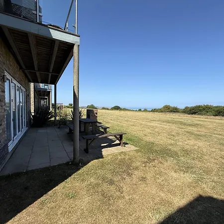 Silversands House - The Bay Filey, Sleeps 8-10, 2 Dogs Welcome Reighton