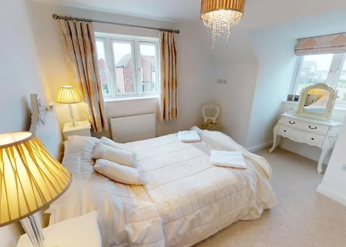 Silversands House - The Bay Filey, Sleeps 8-10, 2 Dogs Welcome