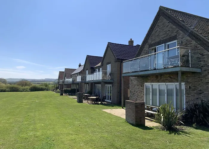 Silversands House - The Bay Filey, Sleeps 8-10, 2 Dogs Welcome Reighton