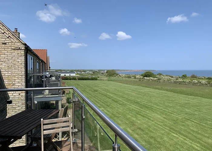 Silversands House - The Bay Filey, Sleeps 8-10, 2 Dogs Welcome * Reighton
