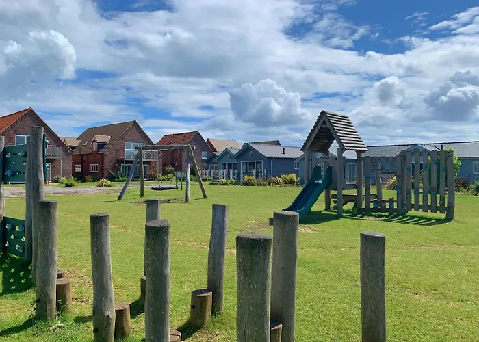 Silversands House - The Bay Filey, Sleeps 8-10, 2 Dogs Welcome * Reighton