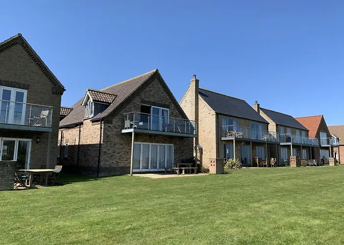 Silversands House - The Bay Filey, Sleeps 8-10, 2 Dogs Welcome