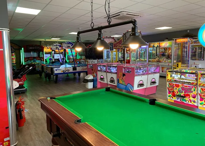 Silversands House - The Bay Filey, Sleeps 8-10, 2 Dogs Welcome