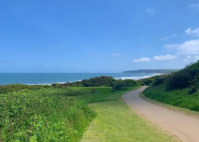 Silversands House - The Bay Filey, Sleeps 8-10, 2 Dogs Welcome Reighton